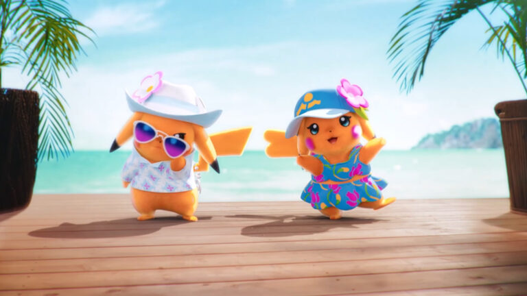 Due Pikachu antropomorfizzati su un molo di legno davanti a una spiaggia tropicale. Il Pikachu a sinistra indossa una camicia hawaiana azzurra, occhiali da sole viola e un cappello da cowboy bianco con un fiore. Il Pikachu a destra (femmina, con la coda a cuore) indossa un vestito estivo azzurro a fiori rosa, un cappellino blu con un fiore e ha le guance arrossate.